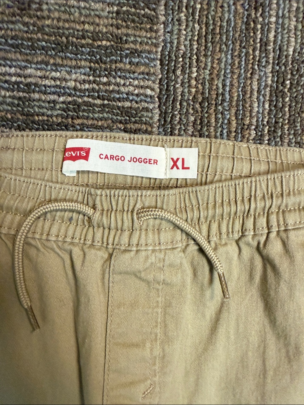 Levi's Tan Khaki Cargo Jogger Pants with Logo Patch - Picture 3 of 4